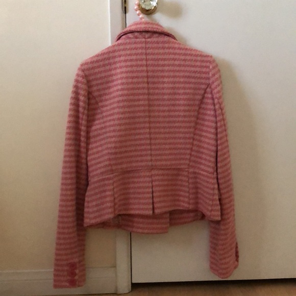 Abercrombie and Fitch - Picture 6 of 8